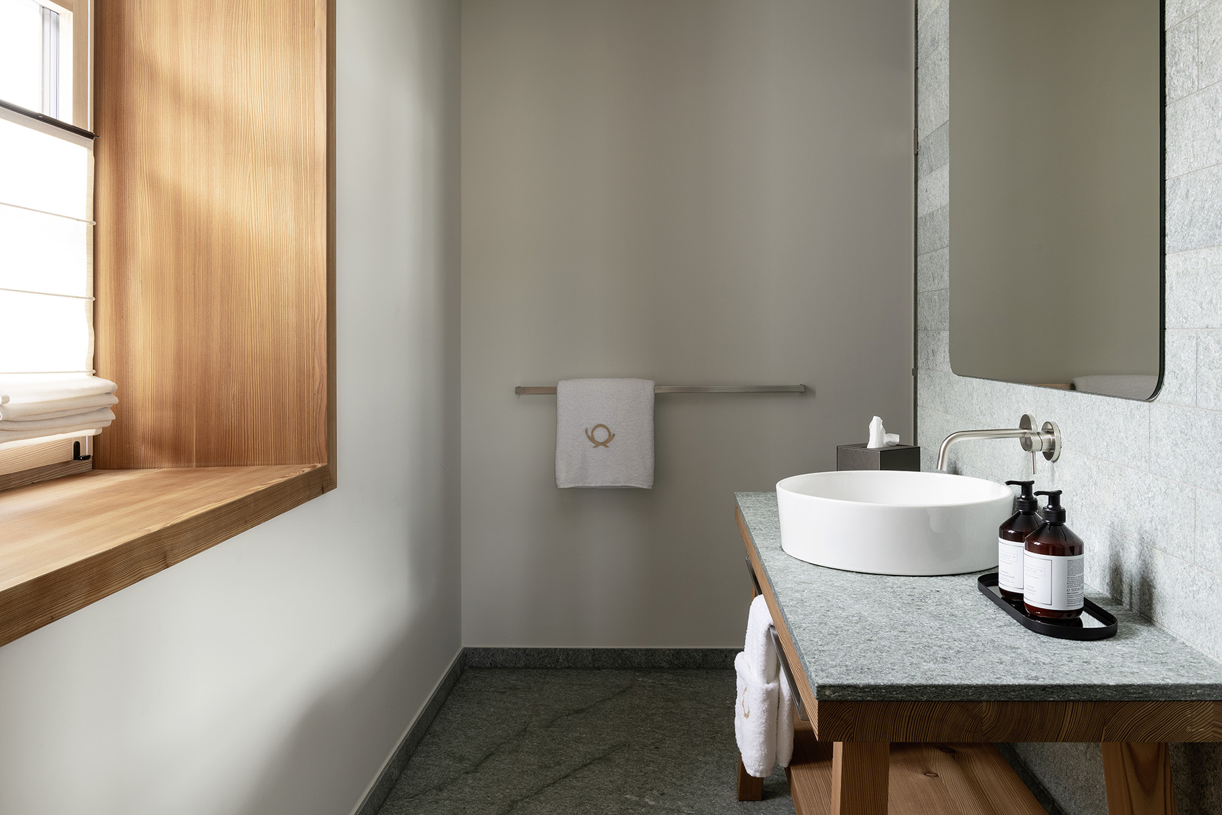 1198 id hotel post 0346